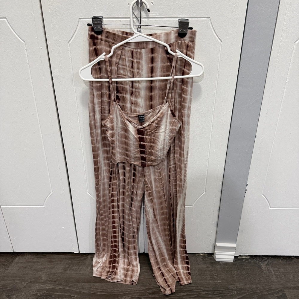 SHEIN Set of Cropped Tank Top and Wide Leg High Rise Bottoms